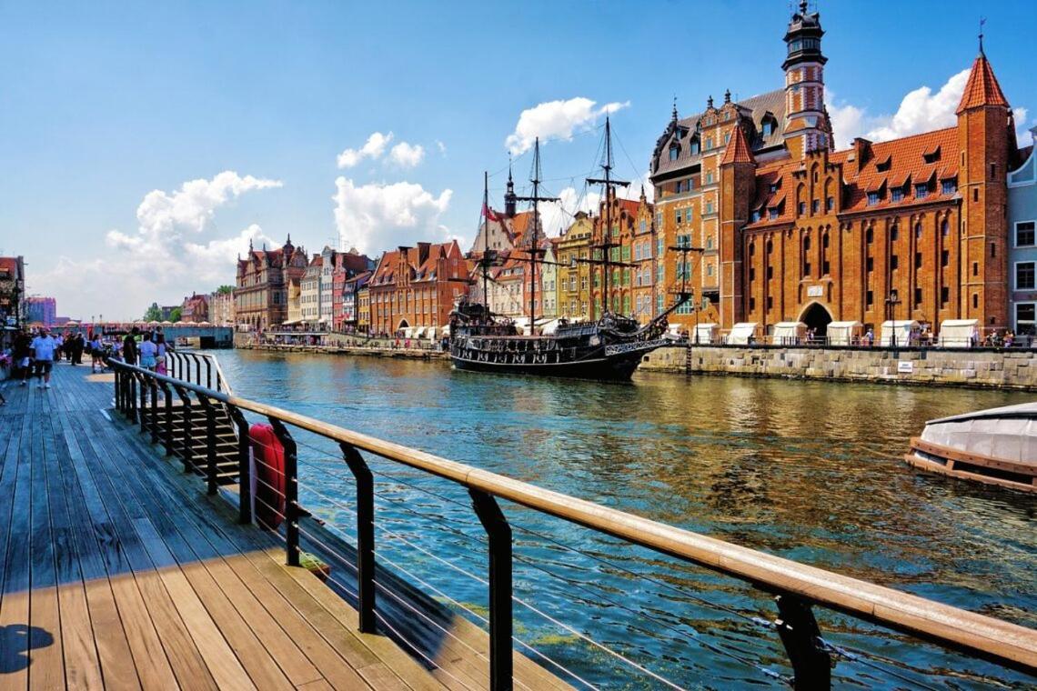 Wave White Pearl In Gdansk